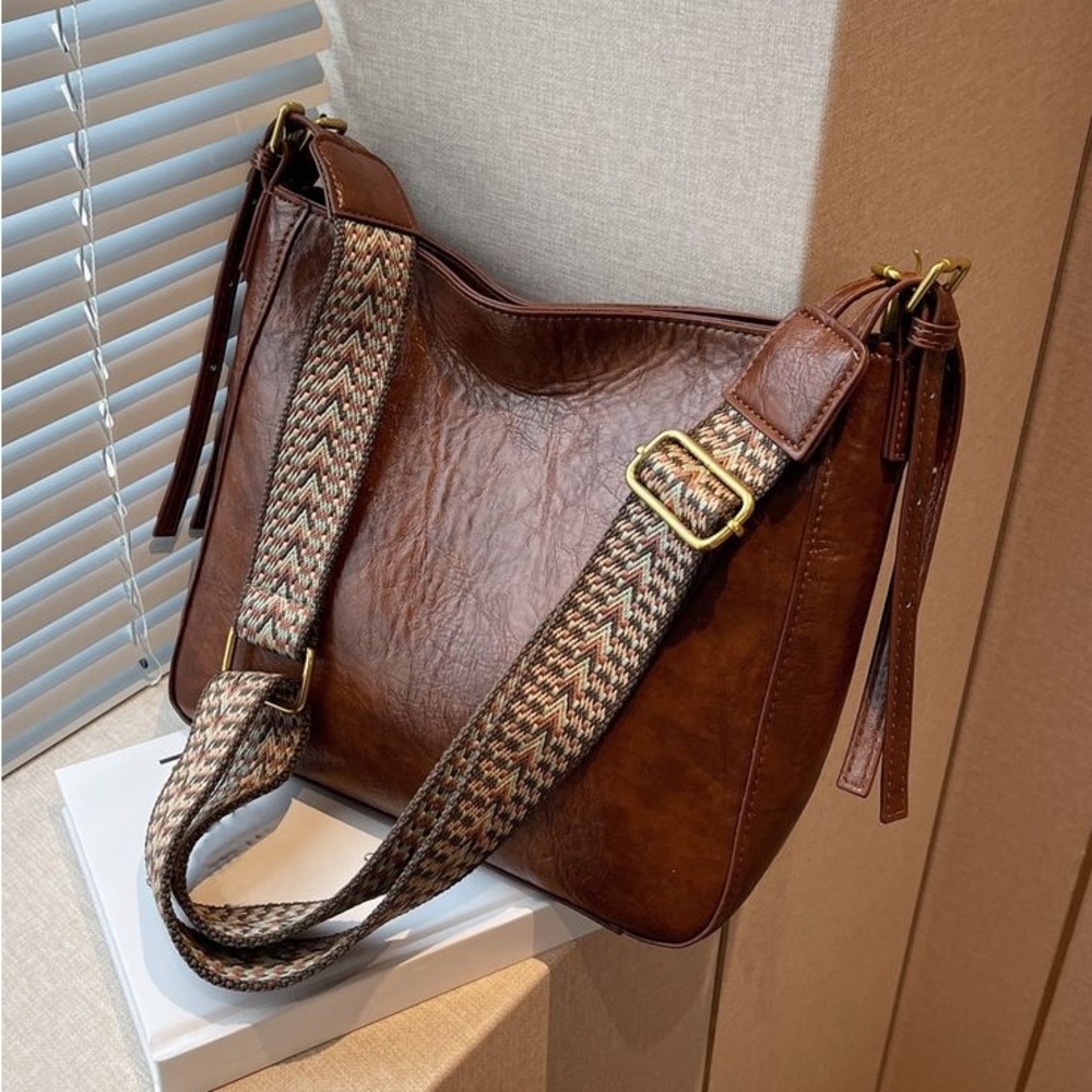 Elegant Brown Leather Shoulder Bag - Picture 1 of 6